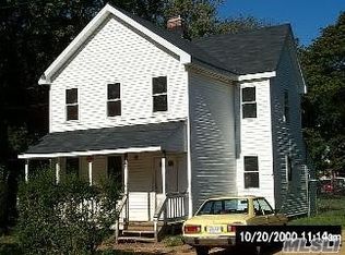 109 Grove St, Hempstead, NY 11550