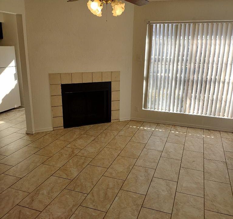 spacious Family room with half bath downstair and spacious coat closet.