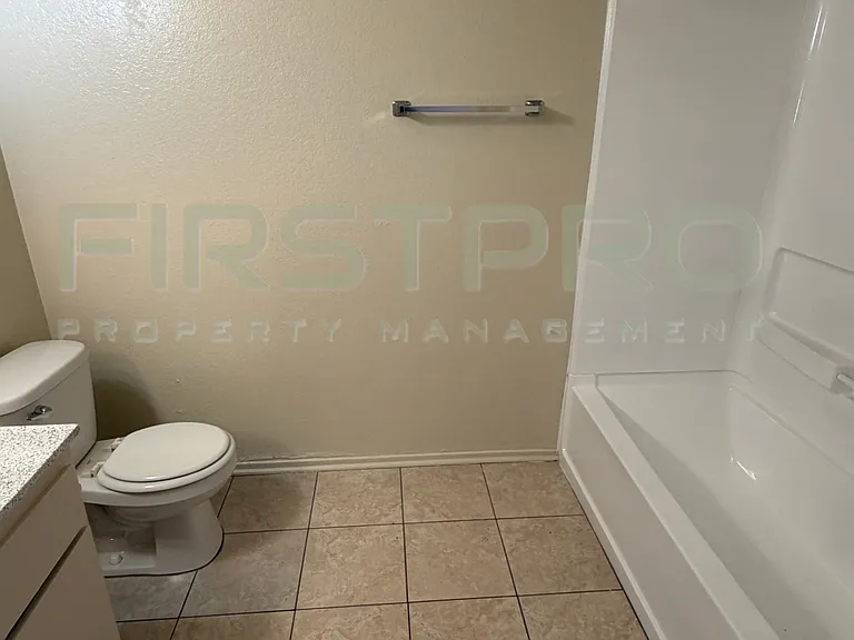 16824 Holly Dr #8 — Photo 6