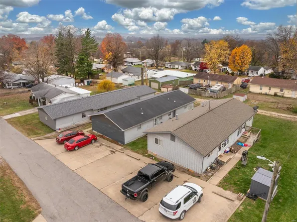 210 Beau Maye Ave, Elsberry, MO 63343