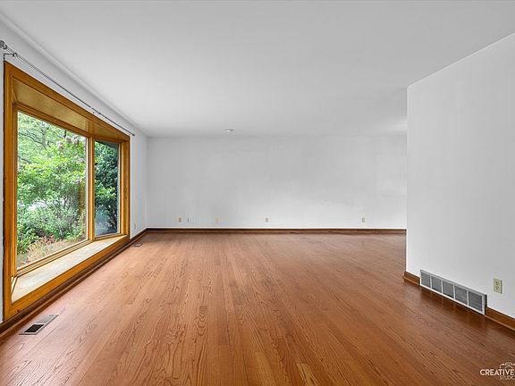 5th image of 280 N Kingsway Dr