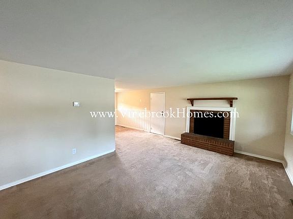 3rd image of 3894 Utica Dr