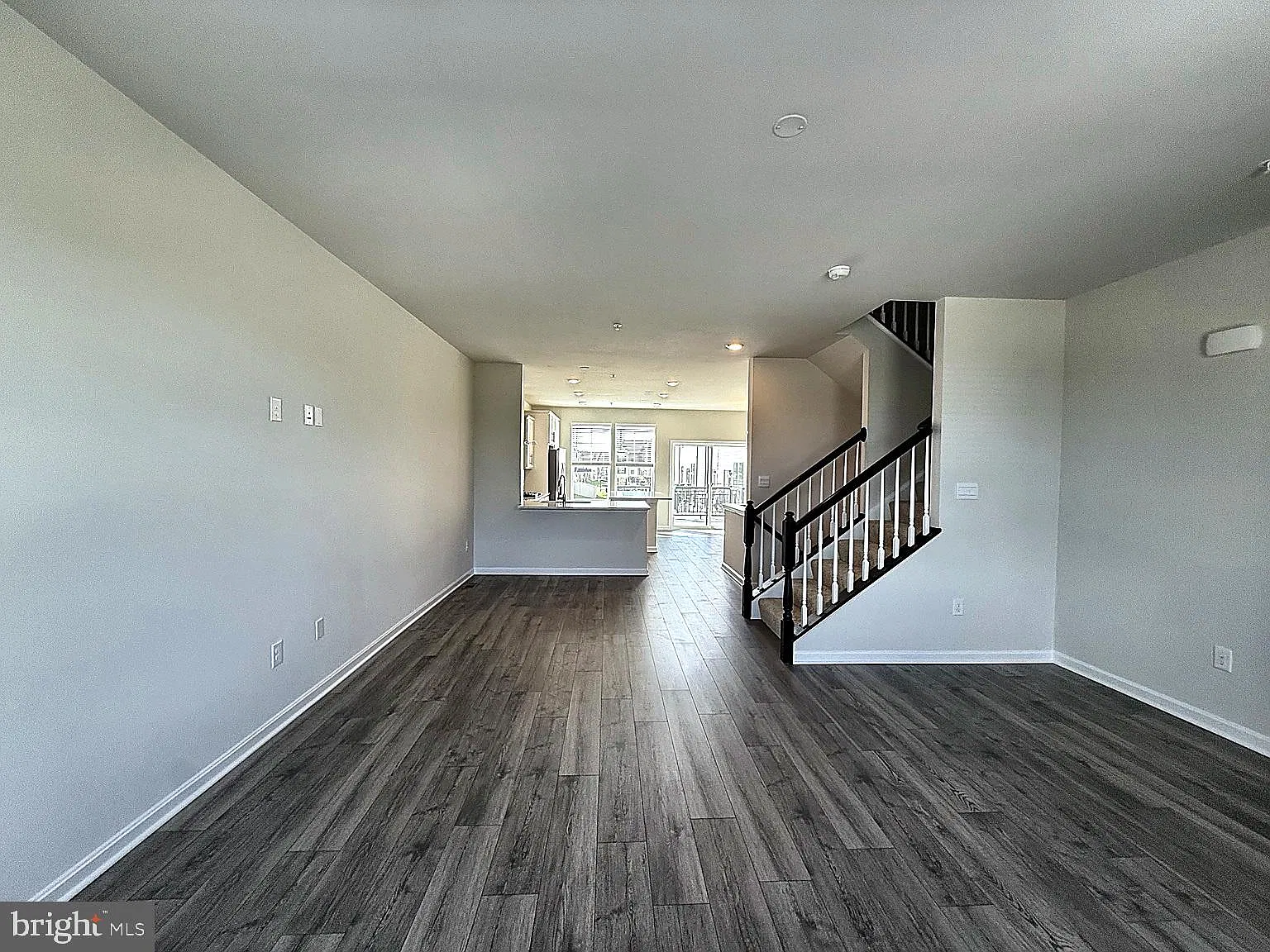 4 bed, 3.5 bath, 2280 sqft, $3,200 — Photo 4