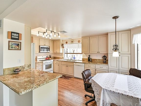 5th image of 15604 Meadow Dr