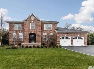 20 Girard Ave, Bay Shore, NY 11706
