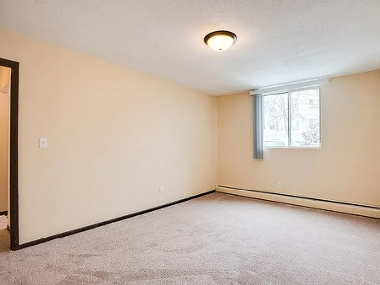 Woodbridge Terrace Apartments — Photo 35