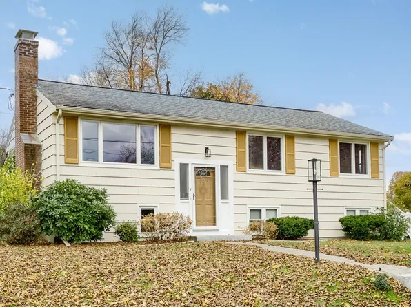 4 Kings Grant Rd, Westborough, MA 01581