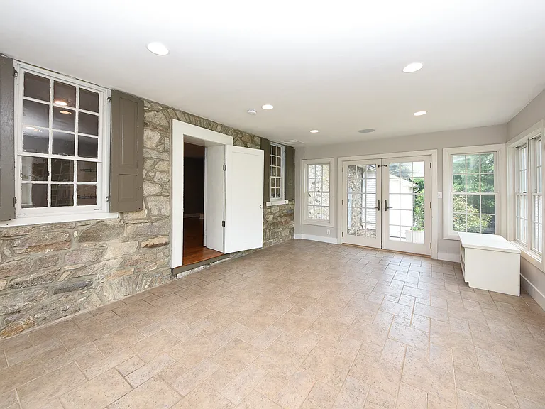 966 Paige Ct — Photo 41