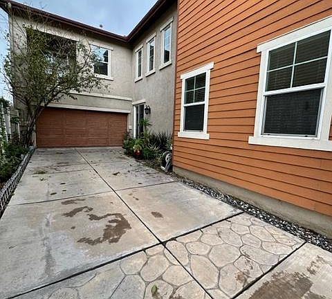 3rd image of 935 Evergreen Cir