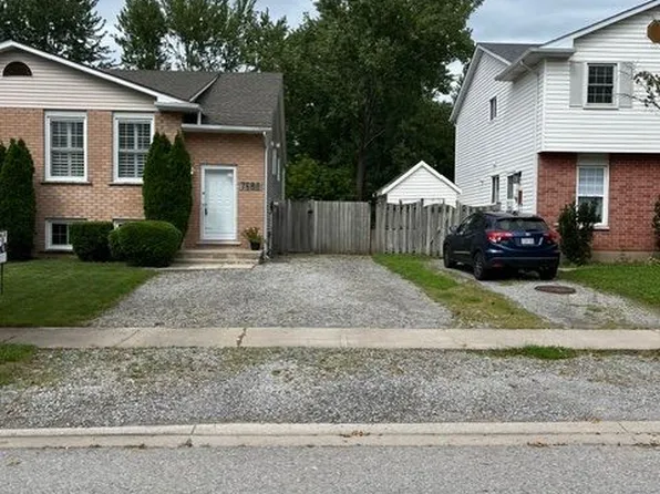 7689 Trackview St, Niagara Falls, ON L2H 2Z6