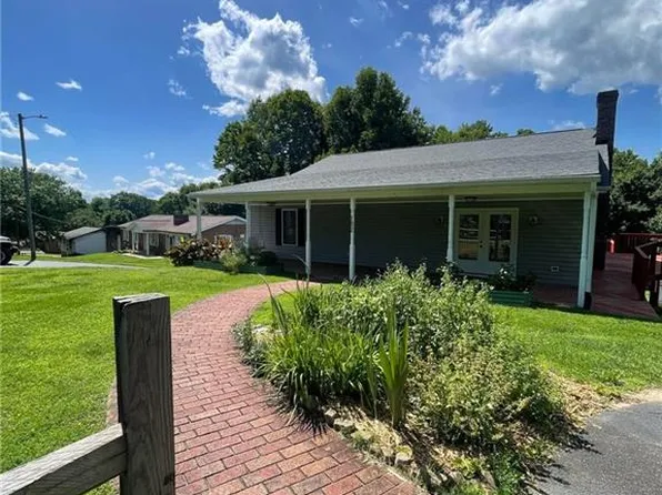 182 Oakley Dr, North Wilkesboro, NC 28659