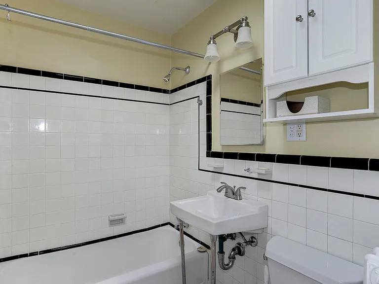 3614 Whitehaven Pkwy NW — Photo 10