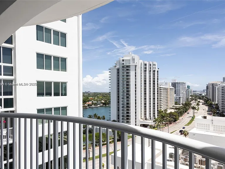 5555 Collins Ave #11U — Photo 22