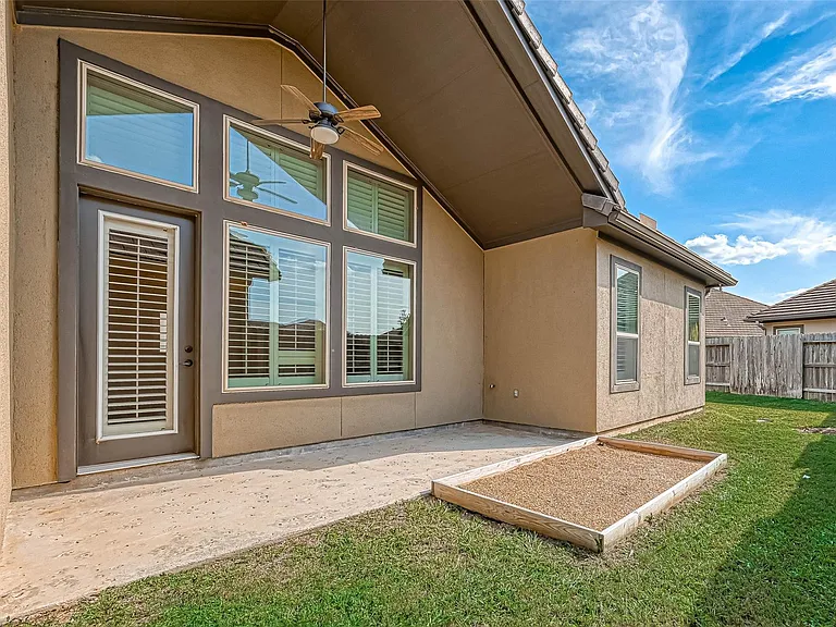 5014 Fairford Dr — Photo 30