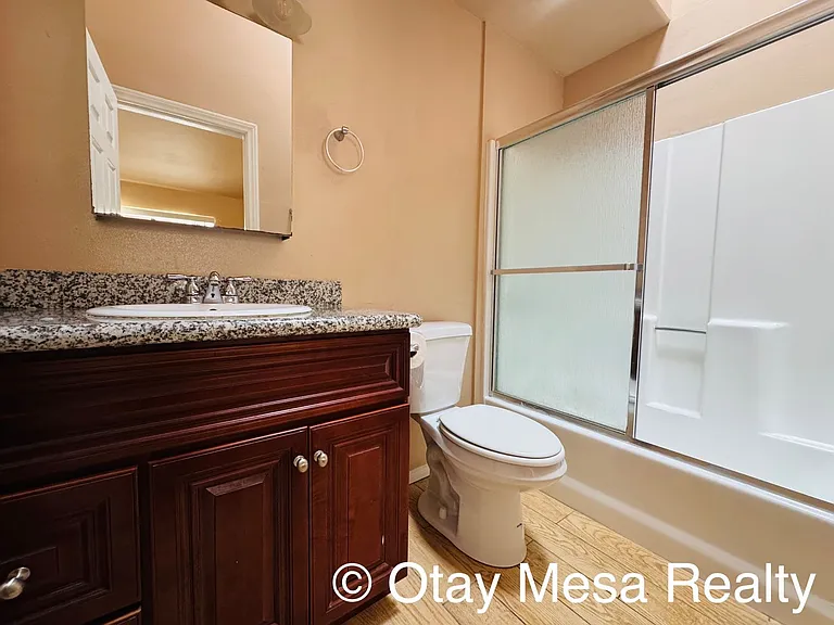 162 Date Ave #B — Photo 7