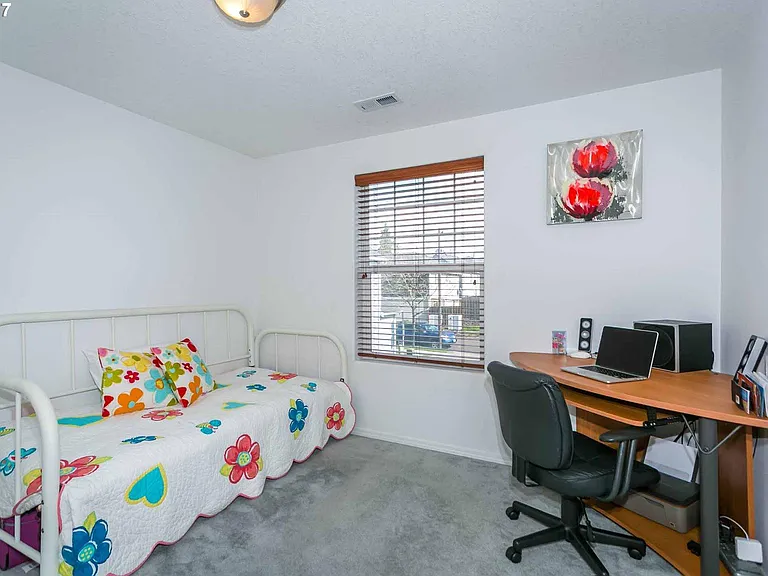 543 SW Portsmouth Pl — Photo 11