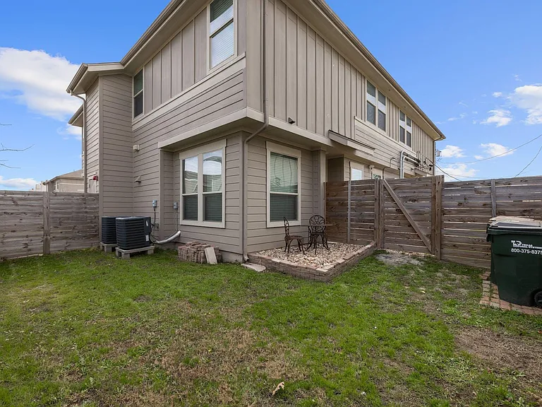 2215 Katy Ln #B — Photo 24