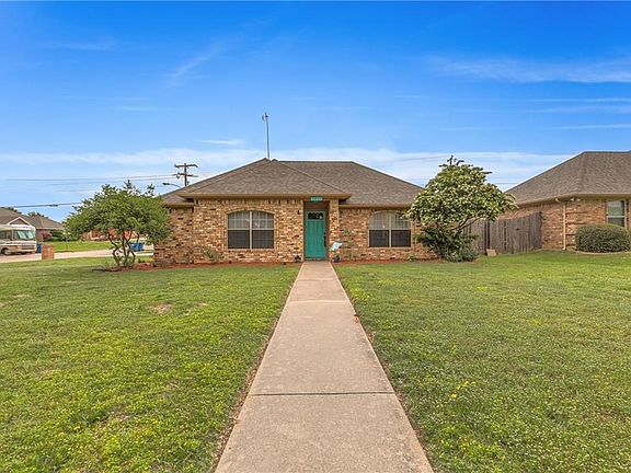 2nd image of 1015 Shelly Dr