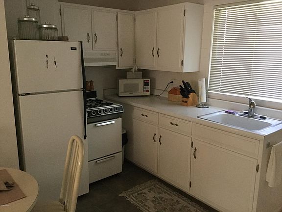 3rd image of 384 W Camino Penasco