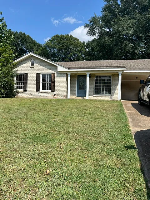 3 bed, 1.5 bath, 1326 sqft, $1,700 — Photo 1