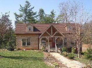 215 Whites Lake Blvd, Saluda, NC 28773