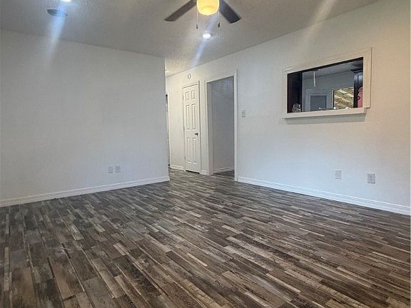 3rd image of 716 Sharon Cir
