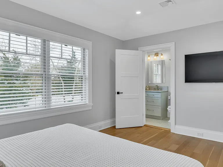 165 Marine Pl — Photo 18