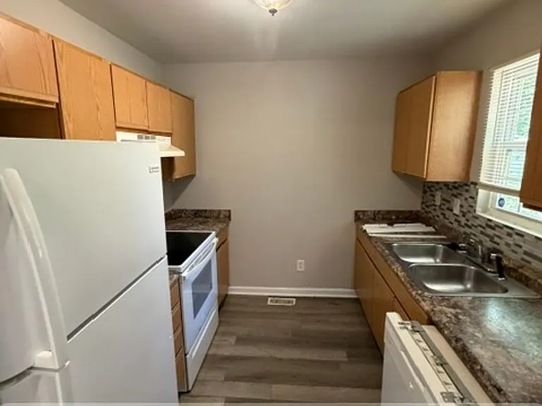 6124 Lonestar Rd — Photo 4