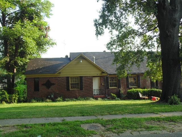 1st image of 642 E McKellar Ave