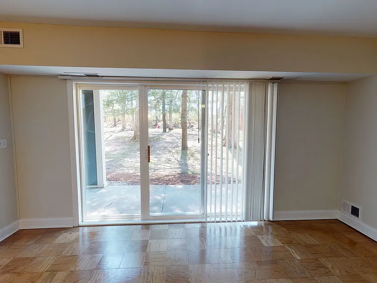 The Commons at Windsor Gardens — Photo 122