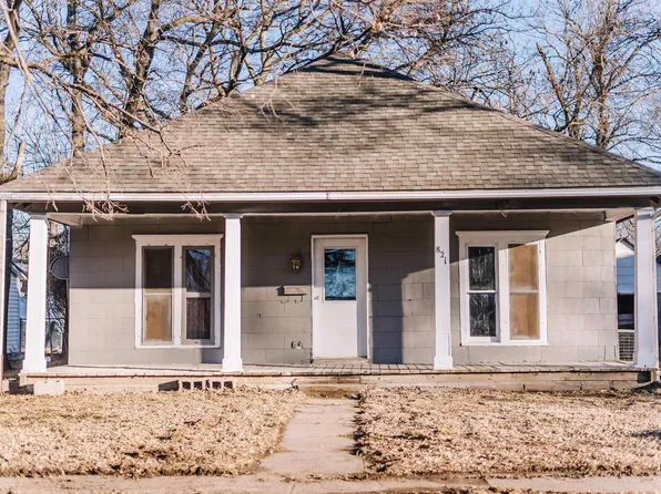 821 Lincoln Ave, Clay Center, KS 67432
