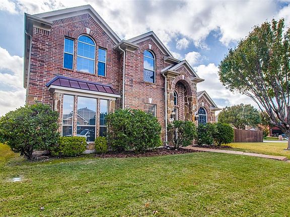 3rd image of 9429 Woodhurst Dr