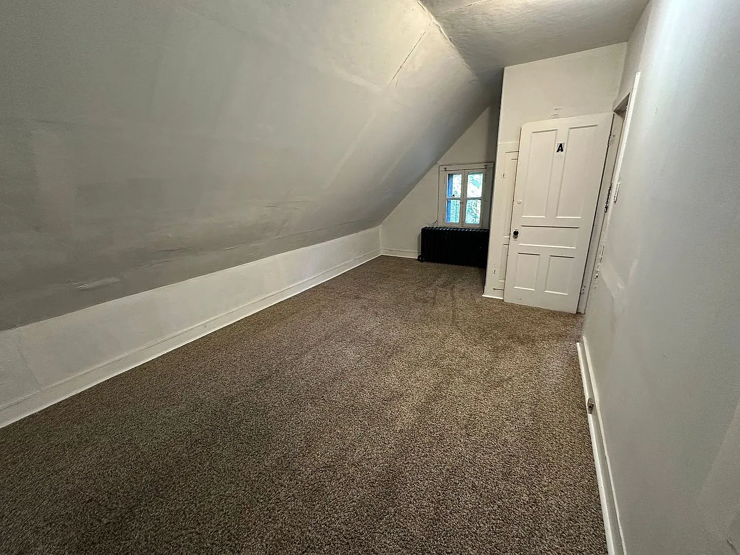 83 Hodge — Photo 3