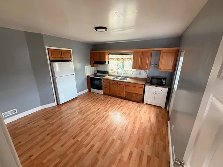 925 Xenia Ave — Photo 13
