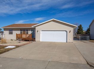 142 Allen Dr, Bismarck, ND 58504