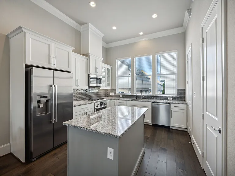 2268 Alterbrook Ln — Photo 2