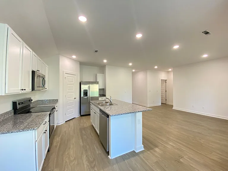 8408 Oxford Valley Dr — Photo 6