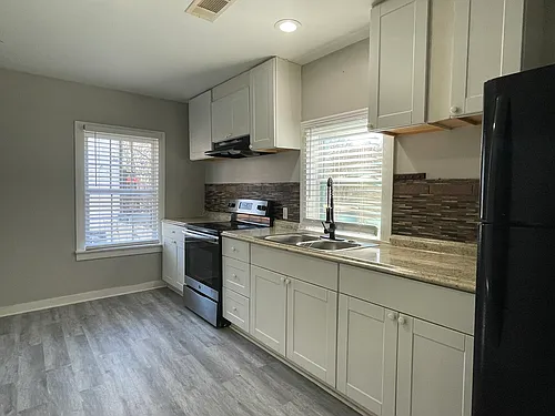 290 Henry St SE #D Photo 1