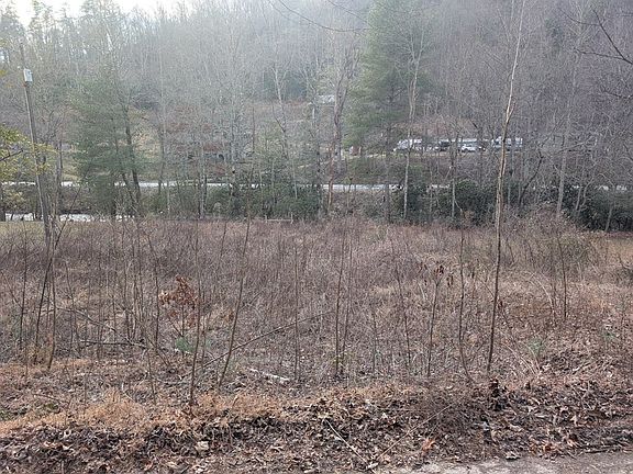 3rd image of 3 Riverview Dr