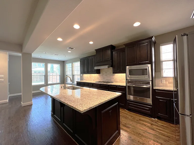 720 Raunald Dr — Photo 8