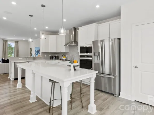 3027 Rozzelles Ferry Rd, Charlotte, NC 28208