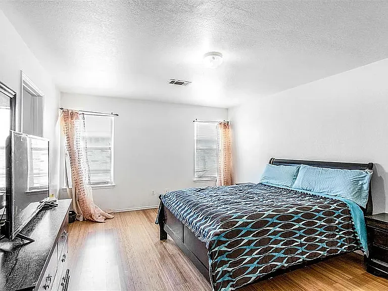 1214 Varacruz Dr — Photo 11