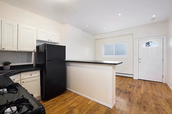 Rented by Compass | media 9