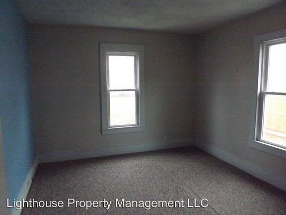 5th image of 2042 Prospect Ave NE