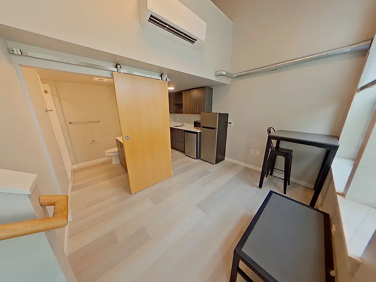 Ferry Street Flats - Modern Studios and Lofted units right by campus! — Photo 28