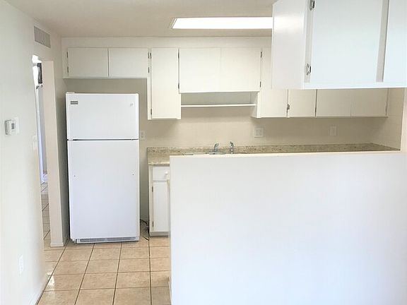 4th image of 8114 W Earll Dr