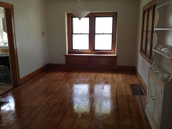 2nd image of 3870 Oakes St SW