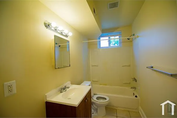 1822 Providence St NE #3 — Photo 5
