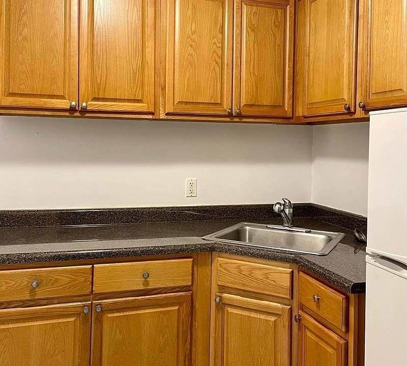 1st image of 67 W 69th St APT 3
