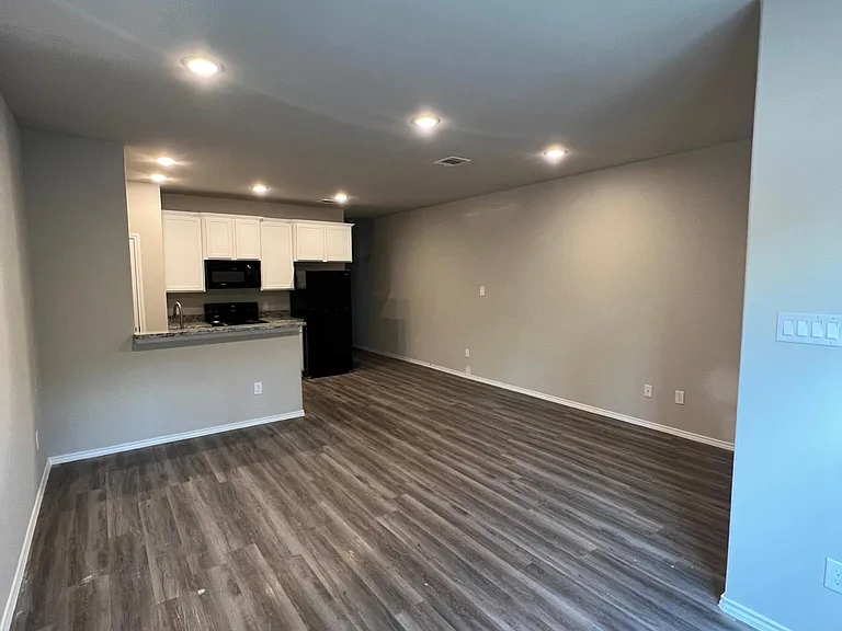 1149F Southwood Dr — Photo 4